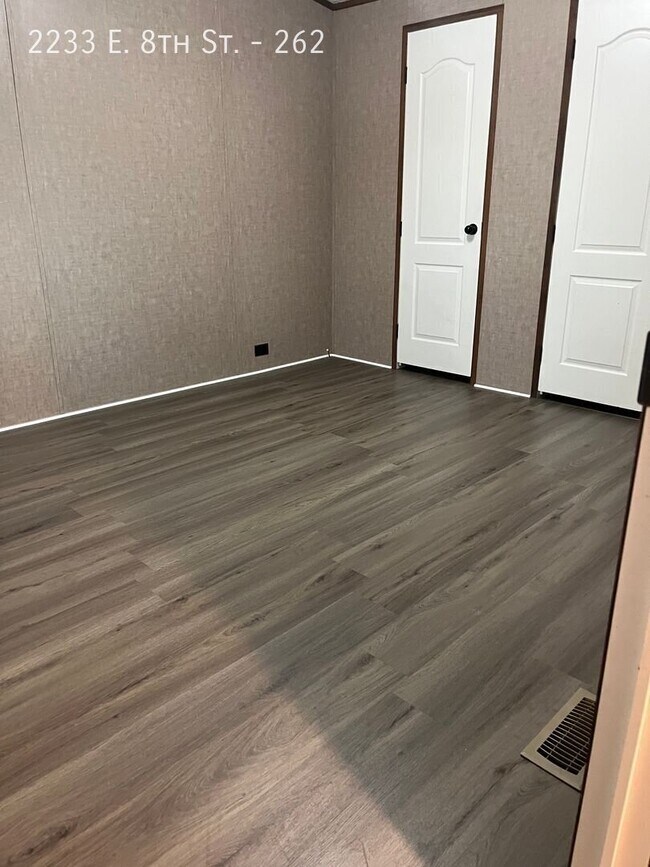 Foto del edificio - 2233 E 8th St