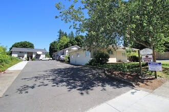Building Photo - 1432-1422-1428 NE 160th Ave