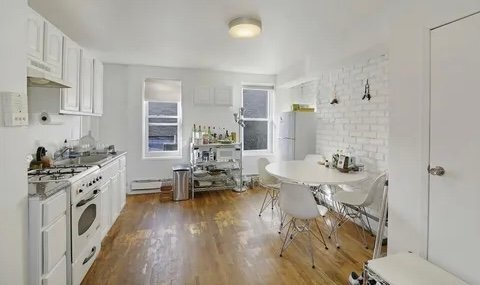 Building Photo - 122 2nd St
