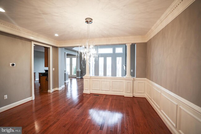 Building Photo - 18314 Fairway Oaks Square