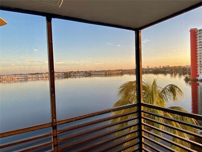 Building Photo - 1175 NE Miami Gardens Dr