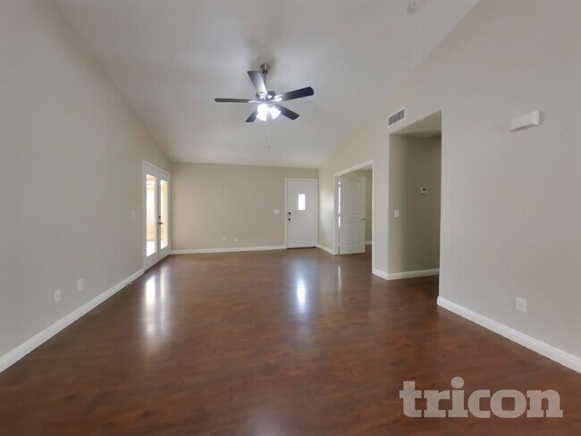 Foto del edificio - 12618 W Cambridge Ave