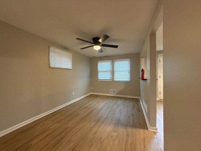 Building Photo - Three Bedroom Home In Essex