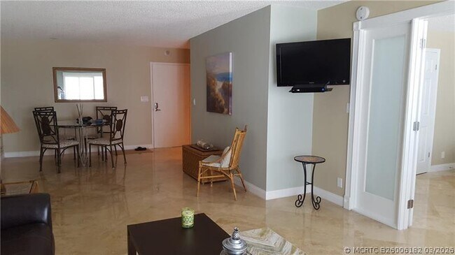 Foto del edificio - 3221 S Ocean Blvd