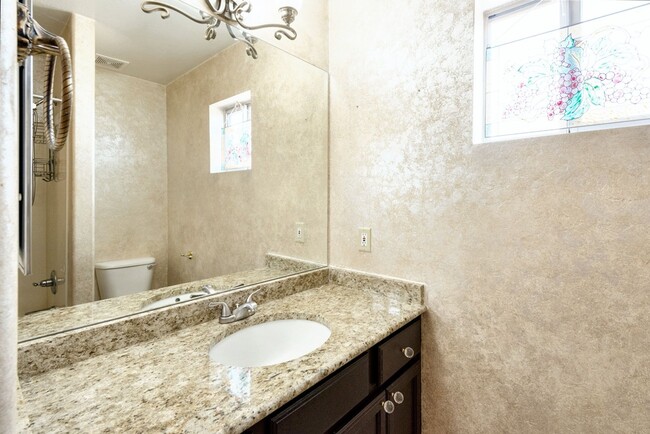 Building Photo - Exquisite Desert Retreat: 3 Bedroom, 2 Bat...