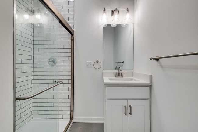 Building Photo - 1921 W Summerdale Ave