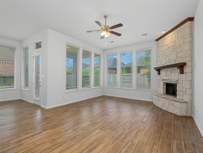 Building Photo - 27215 Symphony Creek Ln