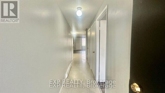 Photo du bâtiment - 1200-1200 Courtland Ave E