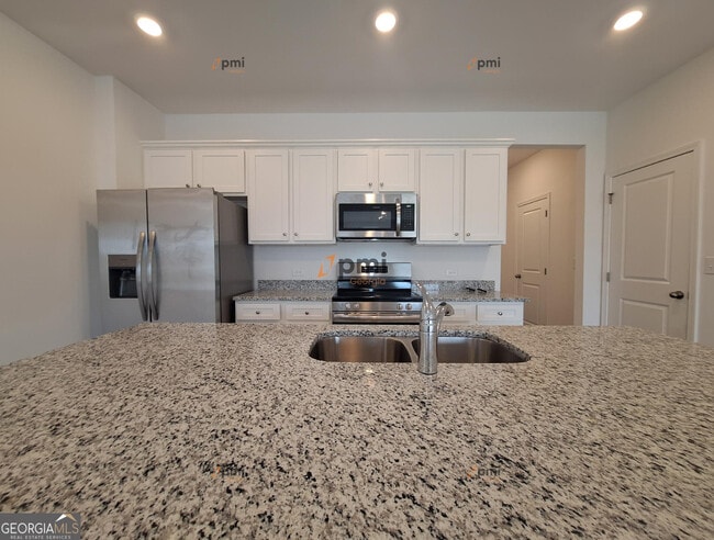 Building Photo - 285 Kenoot Dr