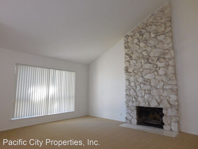 Building Photo - 6 br, 3 bath House - 9821 Kings Canyon Dr