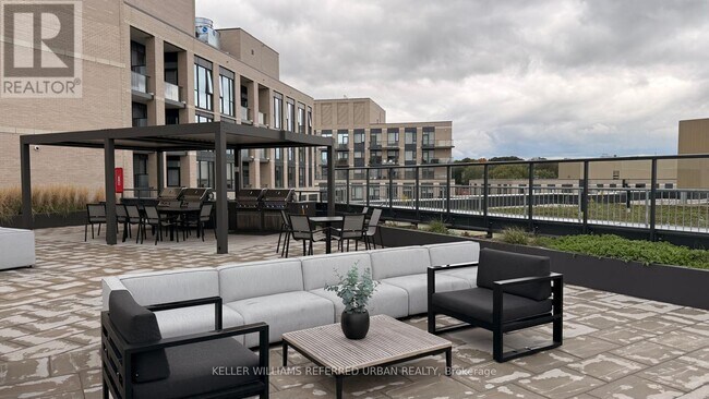 Photo du bâtiment - 293 The Kingsway