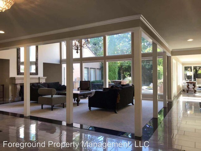 Foto del edificio - 4 br, 4 bath House - 8520 Hunts Point Ln