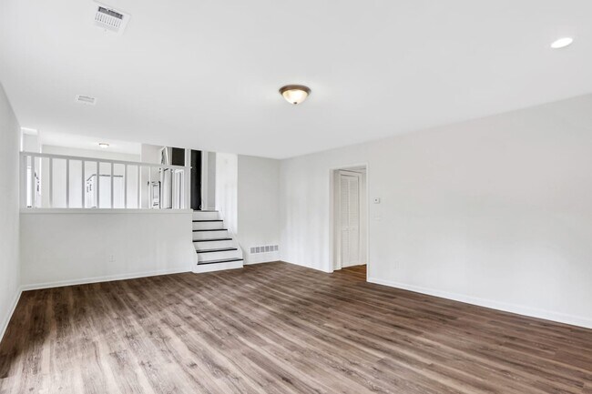 Building Photo - 1790 Blackwillow Dr