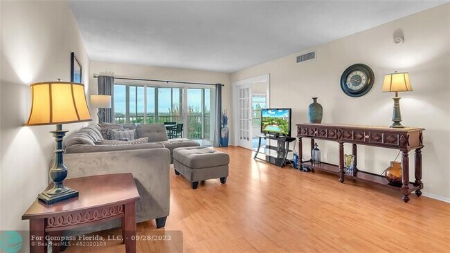 Foto del edificio - 3150 N Palm Aire Dr