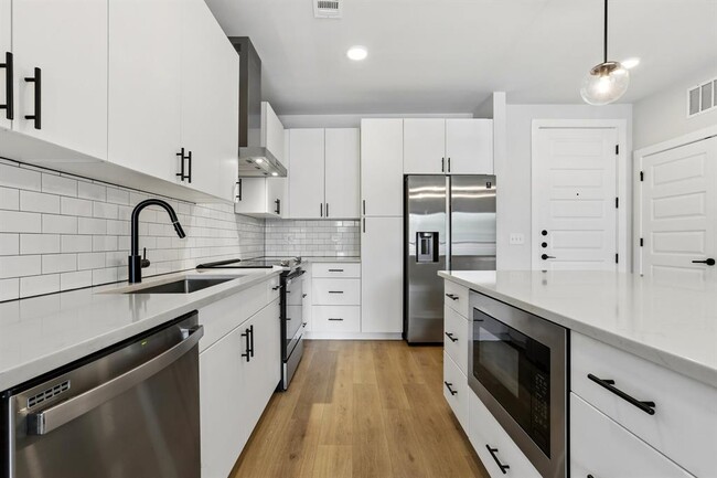 Building Photo - 3101 Govalle Ave