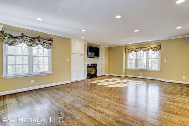 Foto del edificio - 6696 32nd Pl NW