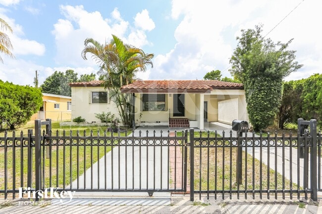 Building Photo - 1078 NE 157th St