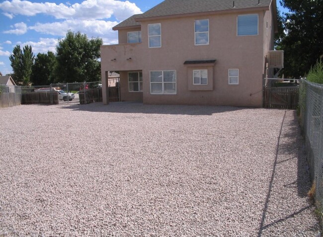 Building Photo - 719 Pinon Meadows Dr NE