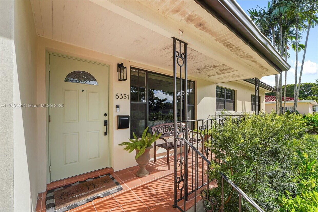 Foto principal - 6331 SW 18th St