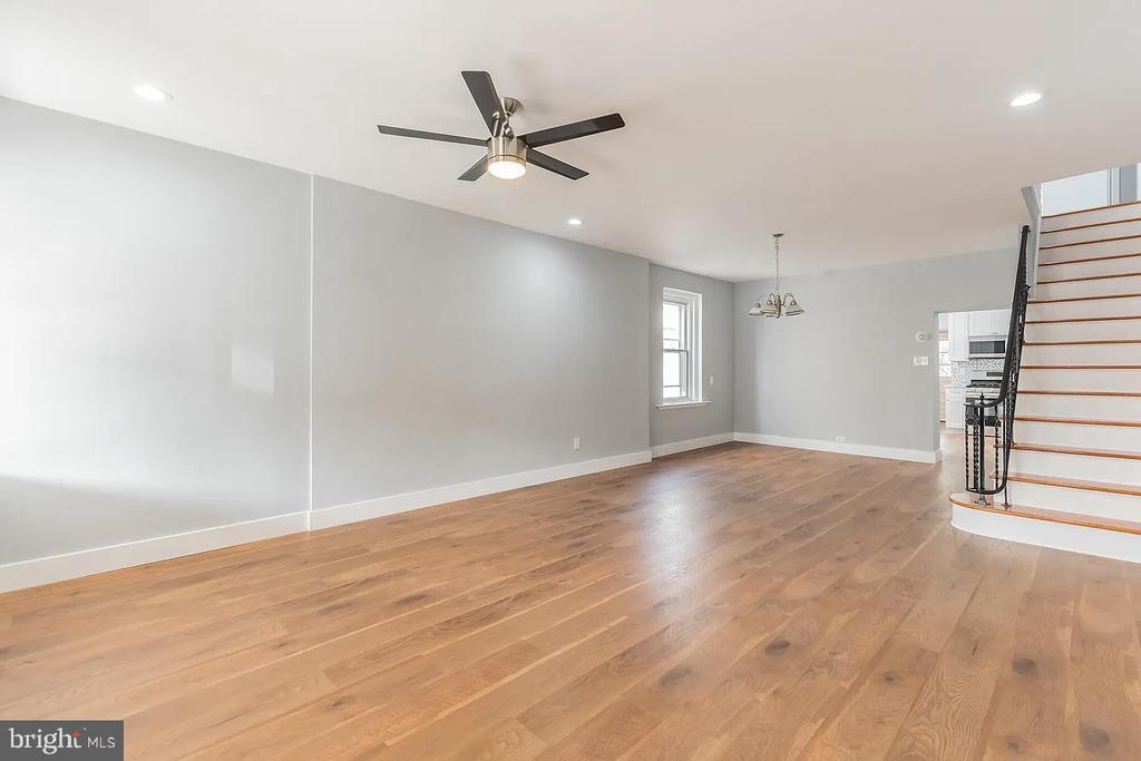 Primary Photo - 125 W 5th St