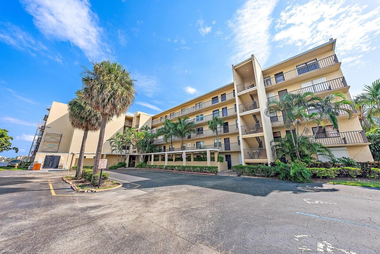 896 N Federal Hwy Unit 322, Lantana, FL 33462 Condo for Rent in