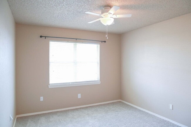 Foto del edificio - Beautifully Maintained 3/2/2 in Preston Smith