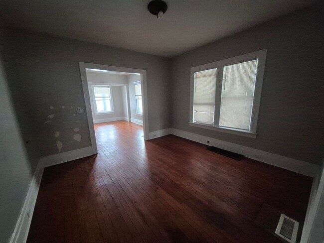 Foto del edificio - 1107-1109-1109 S Clinton Ave