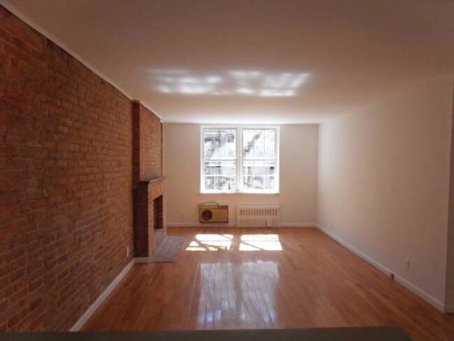 Sala de estar - 530-530 E 89th