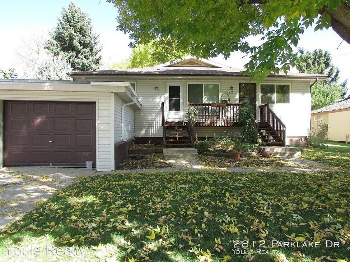 3 br, 2.5 bath House 2812 Parklake Dr House Rental in Fort Collins