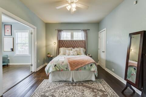 Primary bedroom with office and en suite bathroom - 419 W Lullwood Ave.