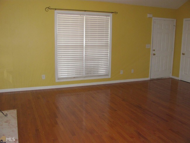 Building Photo - 1112 Ravenwood Dr
