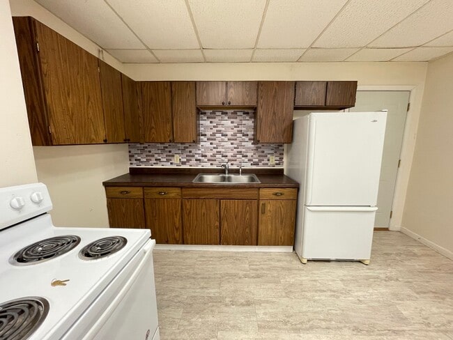 Building Photo - 410 N 52nd Ave W