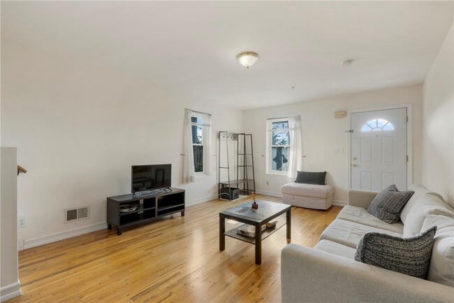 Building Photo - 509 Grade St