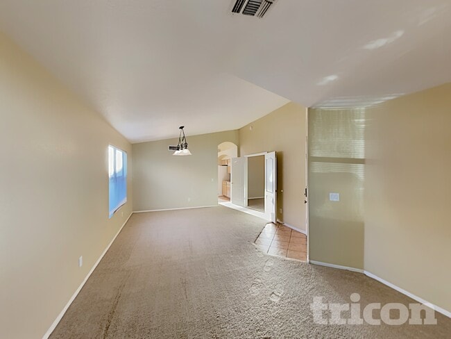 Building Photo - 3021 S Woodruff