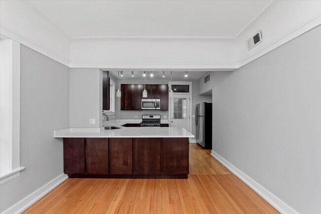 Foto del edificio - 4821 N Washtenaw Ave