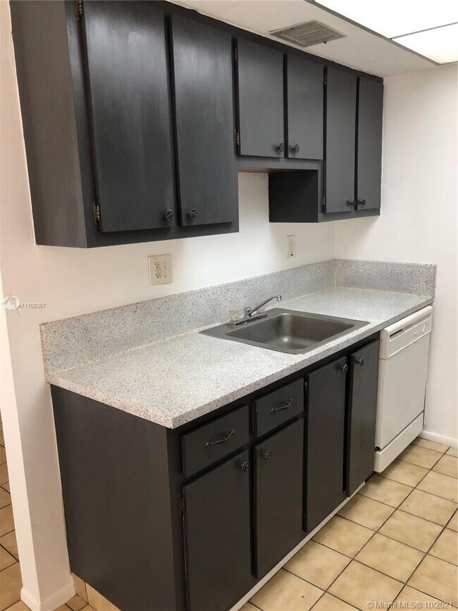 Foto del edificio - 5900 NW 21st St