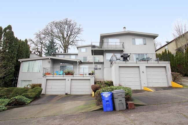 Building Photo - 5025-5025 S View Point Ter