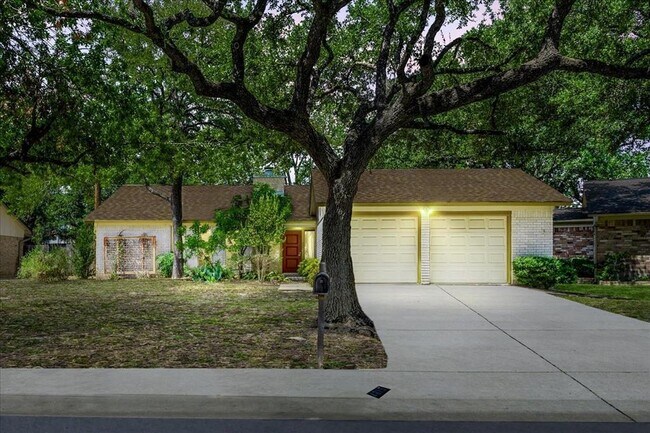 Building Photo - 4815 Gerona Dr