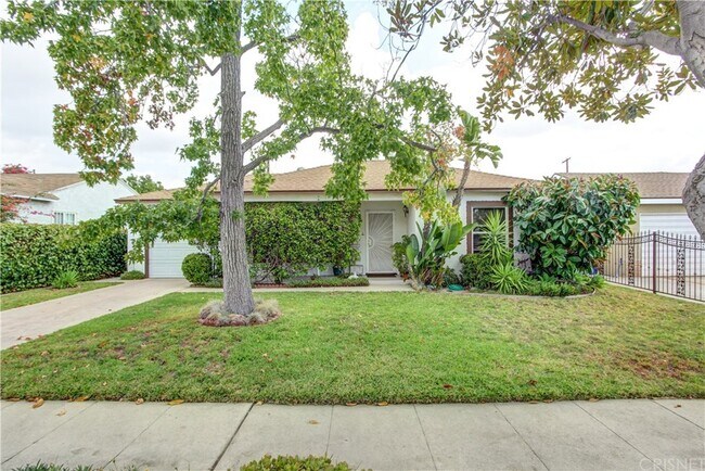 Foto del edificio - 8218 Ben Ave