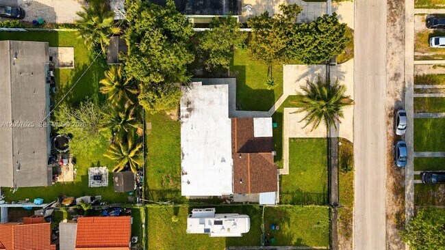 Building Photo - 1124 NW 100th Terrace