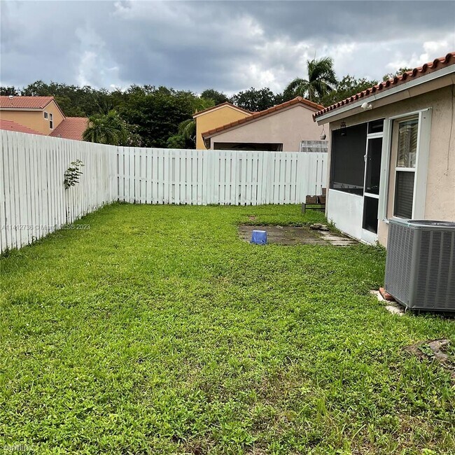 Foto del edificio - 3 br, 2 bath House - 12674 NW 15th St