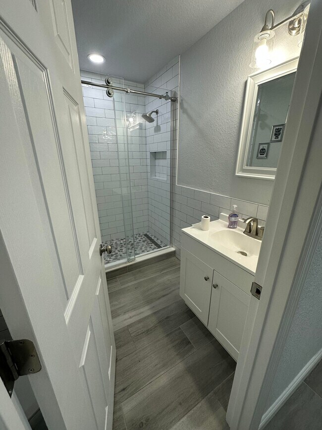 Building Photo - 14506 Tamiami Trl