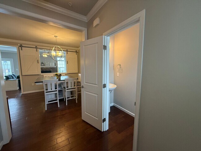 Foto del edificio - 3 bedroom 2.5 bathroom townhome for rent