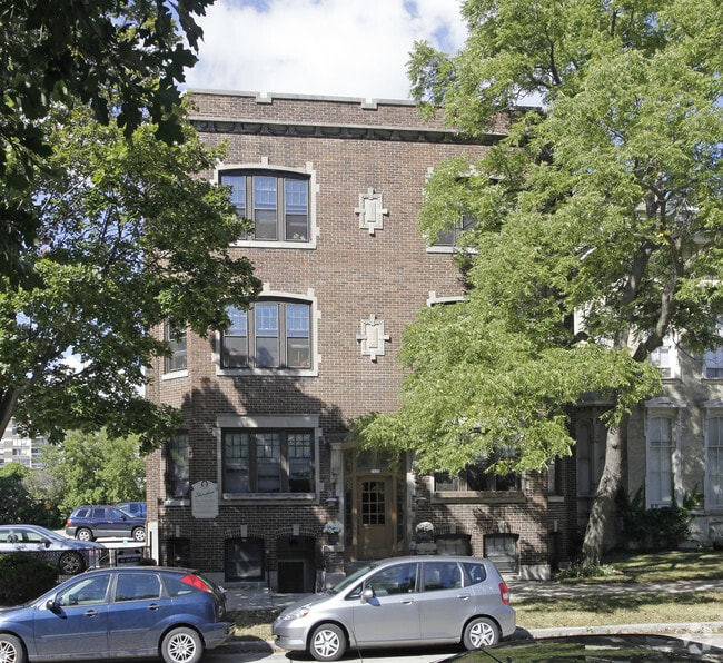 Shoreham Apartments Apartments in Milwaukee, WI