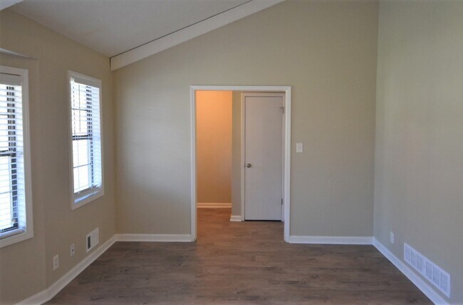 Building Photo - 1617 Eric Cir