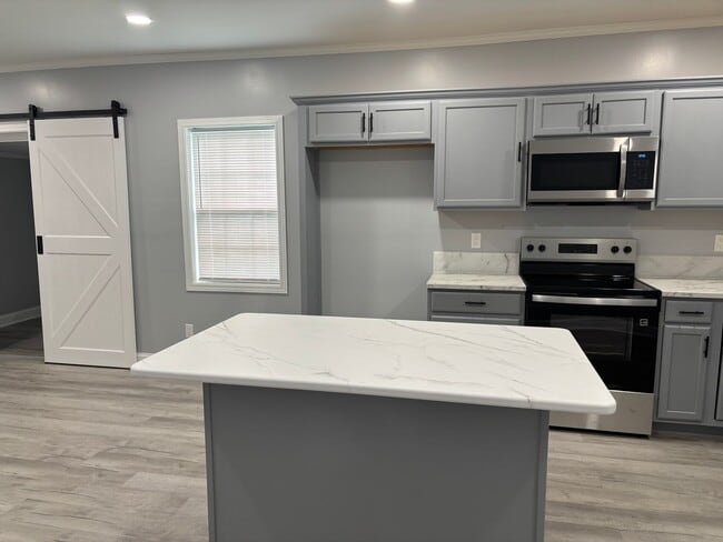 Building Photo - Fully renovated 3 bedroom 2 bathroom house...