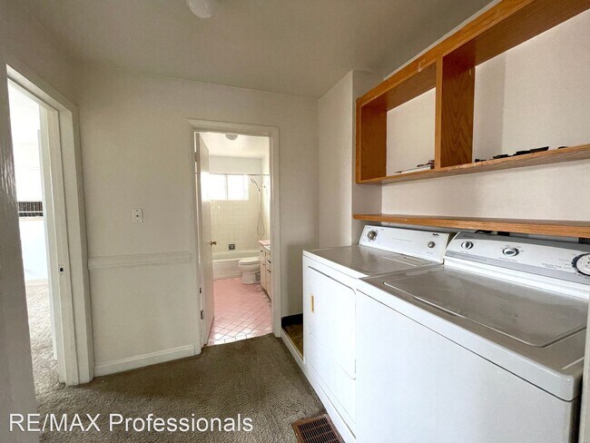Foto del edificio - 2 br, 1 bath House - 360 Wilson Ave.