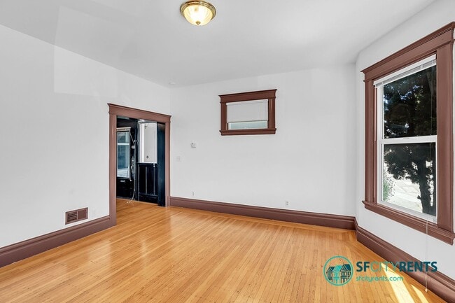 Building Photo - Russian Hill: Sunny Single Family Home w/ ...