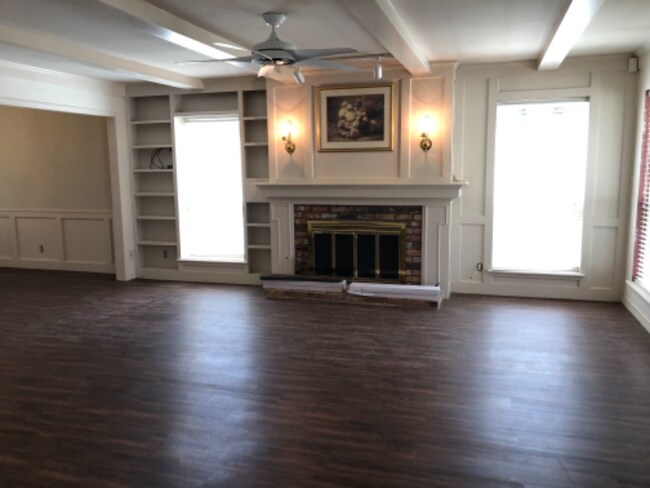 Foto del edificio - 4816 Gretna Green Ln