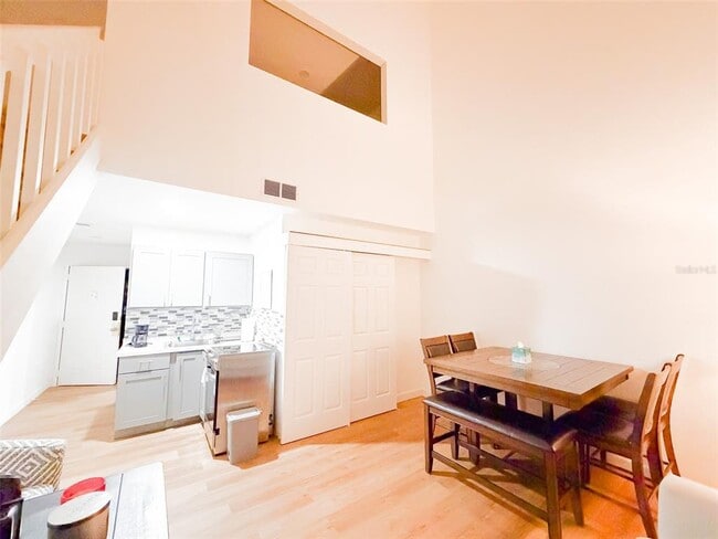 Foto del edificio - 10246 Turkey Lake Rd